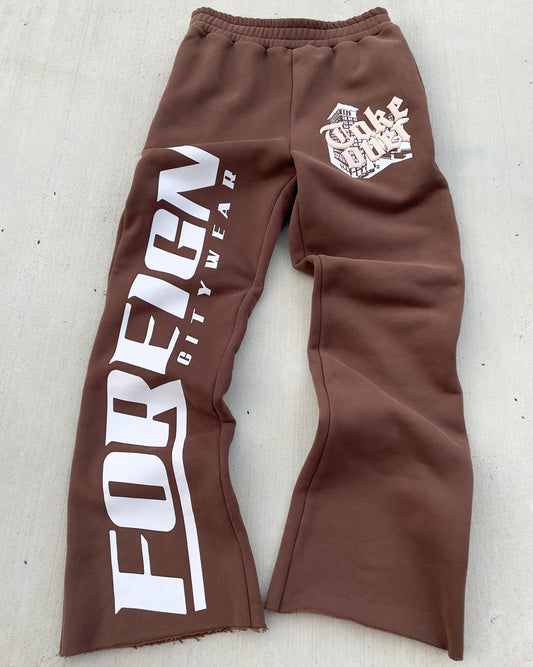 BROWN TAKEOVER SWEATPANTS